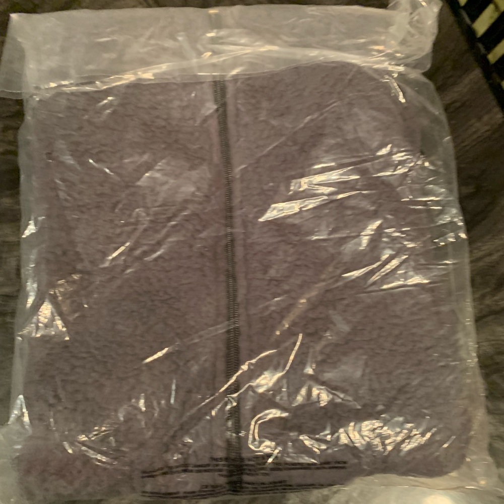 BNWT Pink Victoria’s Secret Gray Sherpa Vest - Picture 7 of 7